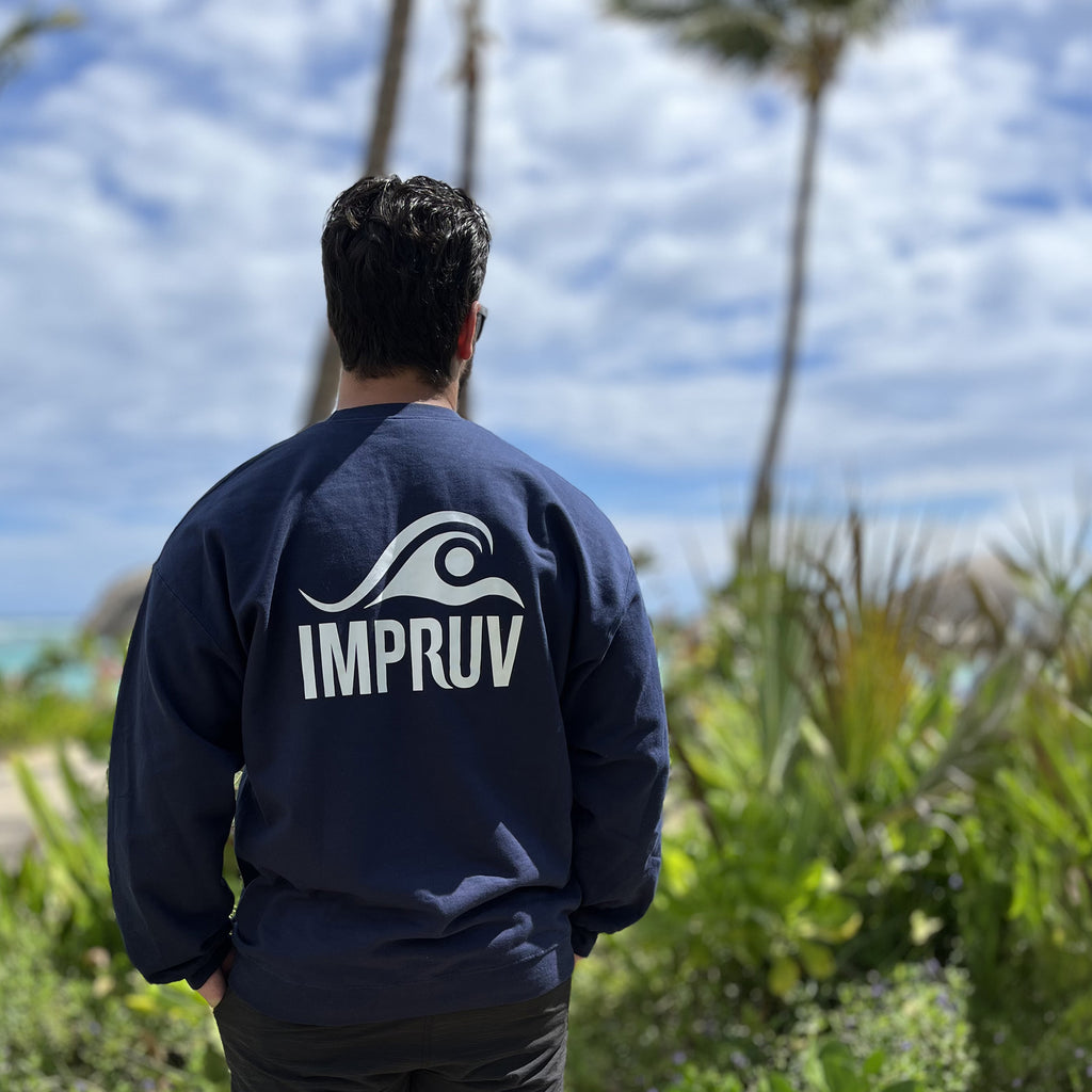 IMPRUV Wave – Crewneck oversize marine – vue de dos – Drop 01