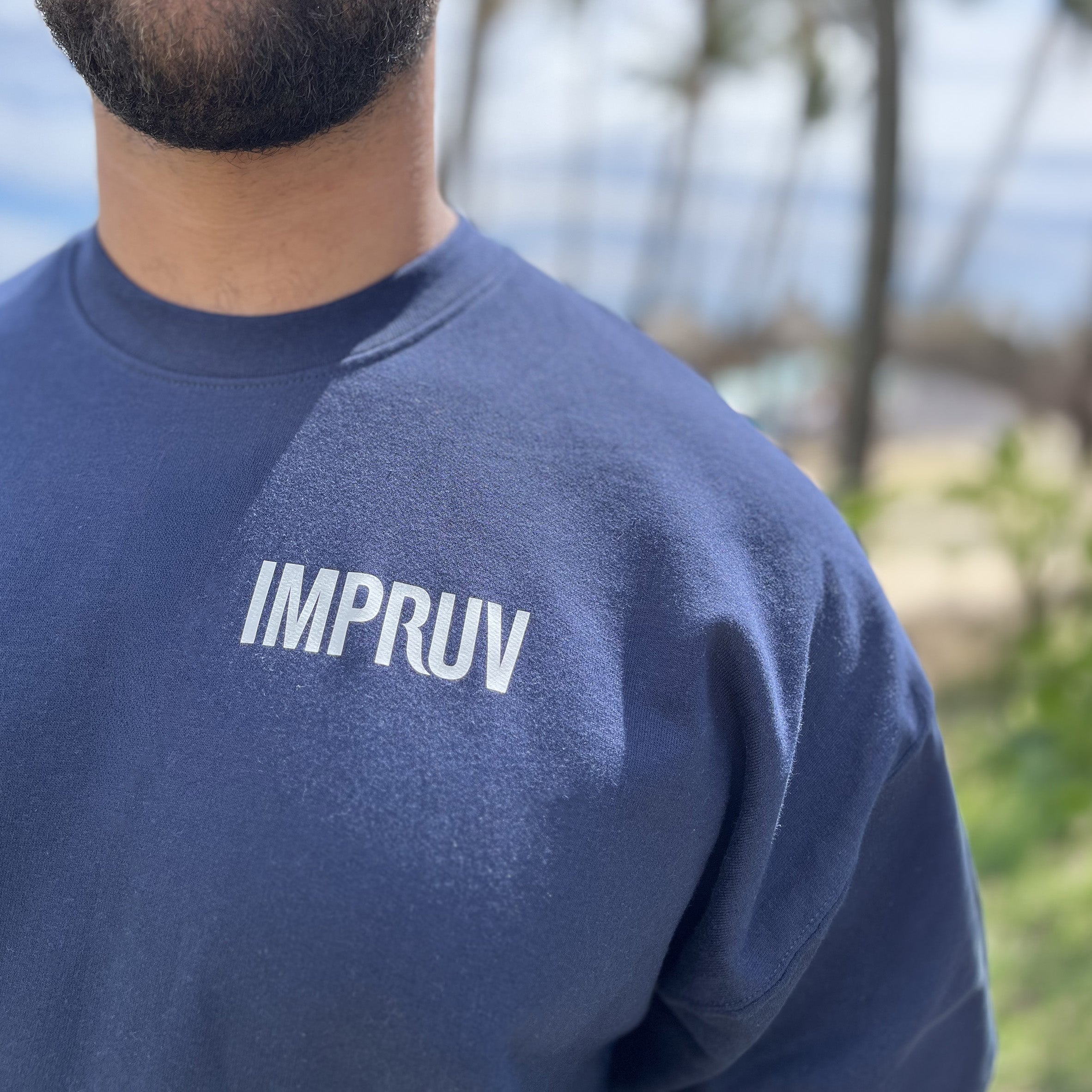 IMPRUV Wave – Crewneck oversize marine – vue de face – Drop 01